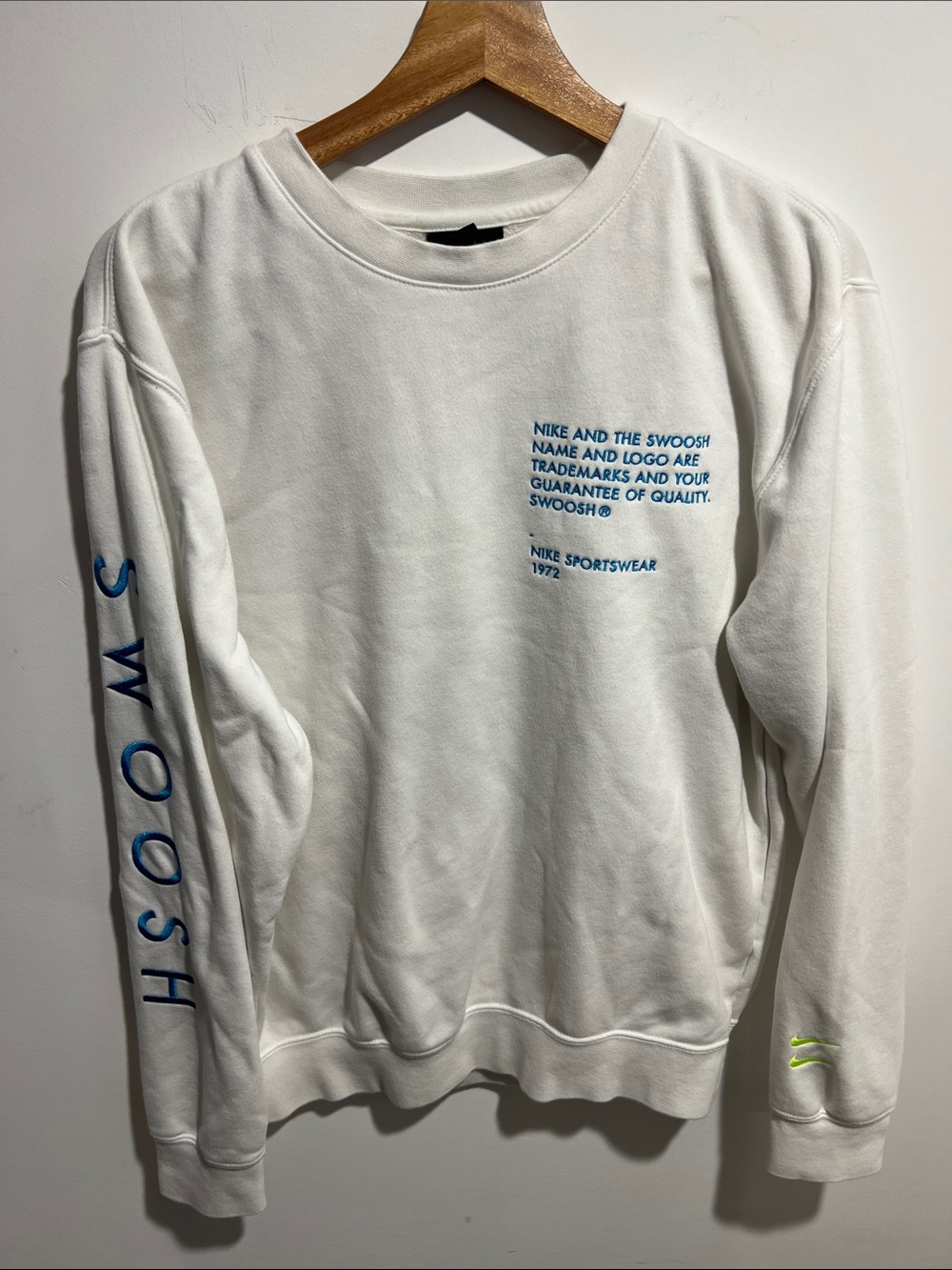 Nike Men's White Crewneck Swoosh Embroidered Sweatshirt Size Small